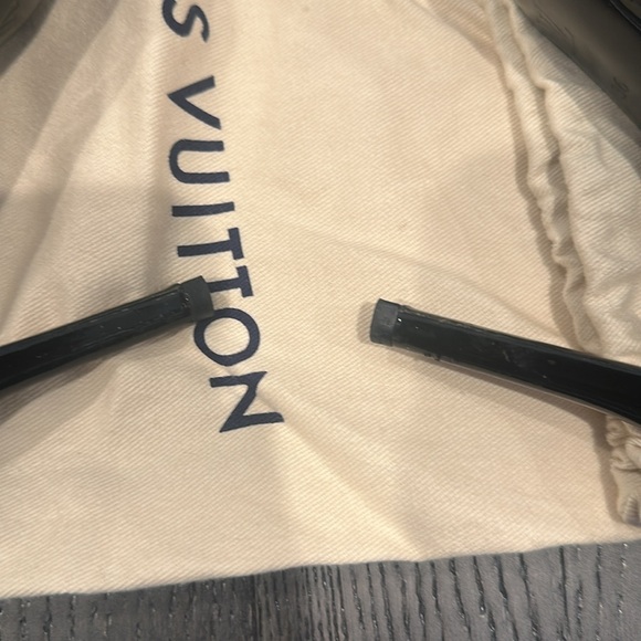 Louis Vuitton - Picture 4 of 7